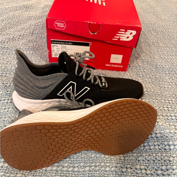 NIB New Balance Fresh Foam Roav Running Shoe - Picture 2 of 3